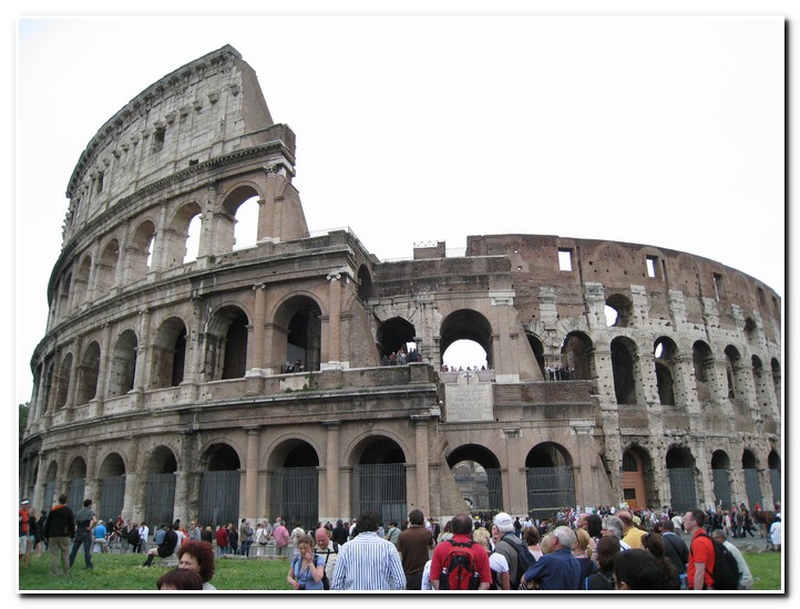 Amphitheatrum Flavium (Kolosseum)
