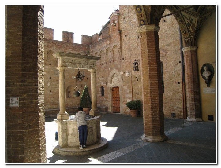Siena
Palazzo Chigi-Saracini